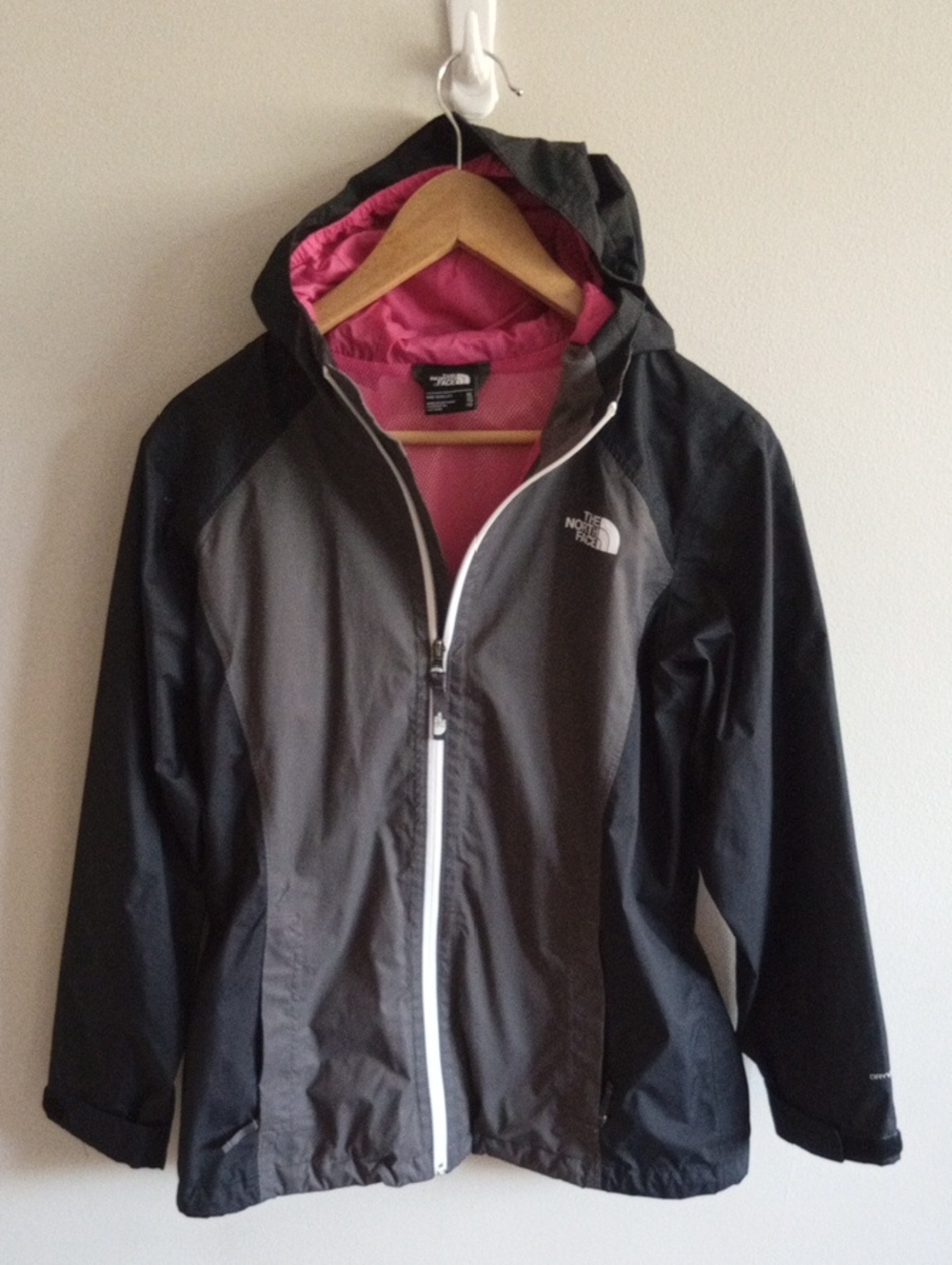 The North Face Girls DryVent Rain Jacket Size XL